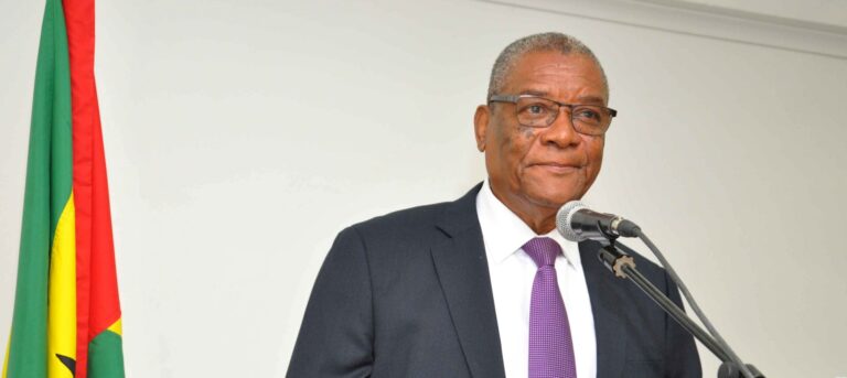 Funeral do ex-Presidente Evaristo Carvalho realiza-se sexta-feira no cemitério de São João em São Tomé