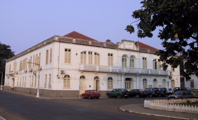Anúncio judicial do Tribunal da 1ª instância – Juízo Família e Menores