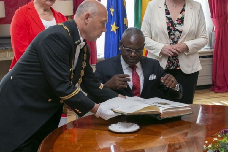 Coopération: Anatole Collinet Makosso achève son séjour de travail à Bruxelles