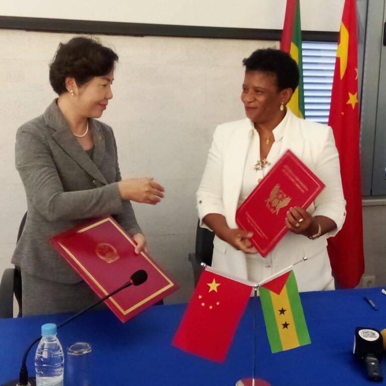São Tomé e Príncipe e China assinam acordo de certificado da entrega de 1200 toneladas de arroz