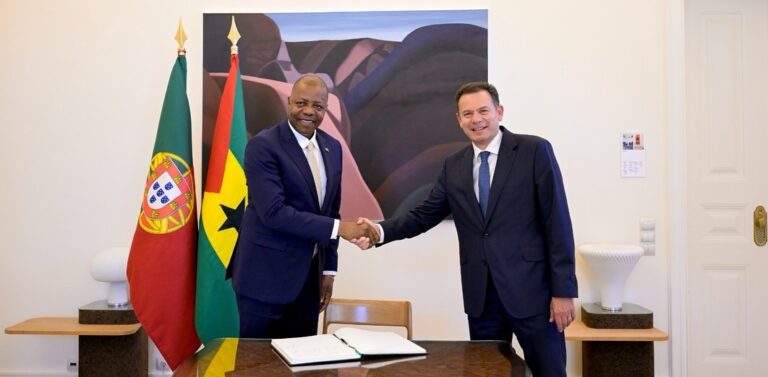 Primeiro-ministro recebido em Portugal pelo homólogo Monte Negro