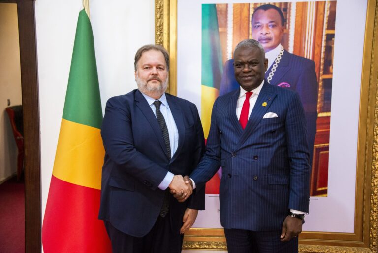 Rencontre entre le Premier Ministre Anatole Collinet MAKOSSO et l’Ambassadeur de Turquie au Congo