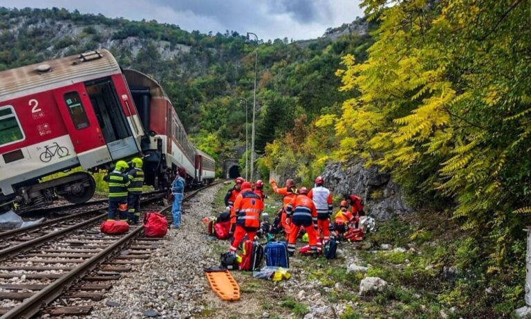 Eslováquia: colisão de comboios faz quase cem feridos em Roznava